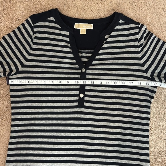 Women’s Michael Kors Navy/Grey Striped V-Neck Shirt Size Medium - Picture 6 of 8